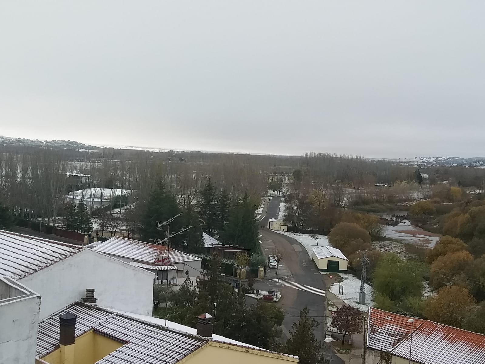 Foto 5 - Alba de Tormes y su comarca amanecen teñidas de blanco