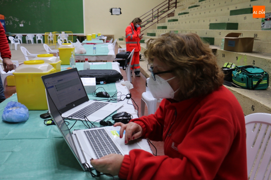 Foto 3 - Concluye la vacunación de 3ª dosis COVID y gripe para mayores de 70 años en Vitigudino