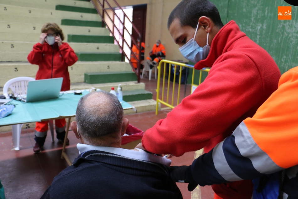 Foto 2 - Concluye la vacunación de 3ª dosis COVID y gripe para mayores de 70 años en Vitigudino