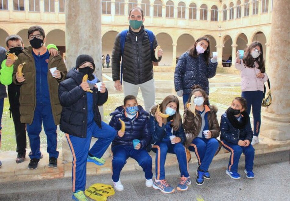 Foto 4 - Los alumnos del Colegio Calasanz muestran su lado más solidario con ?CercaDeTi, La Palma? 