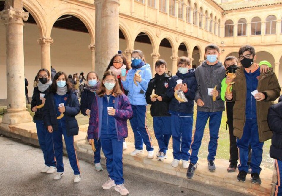 Foto 3 - Los alumnos del Colegio Calasanz muestran su lado más solidario con ?CercaDeTi, La Palma? 