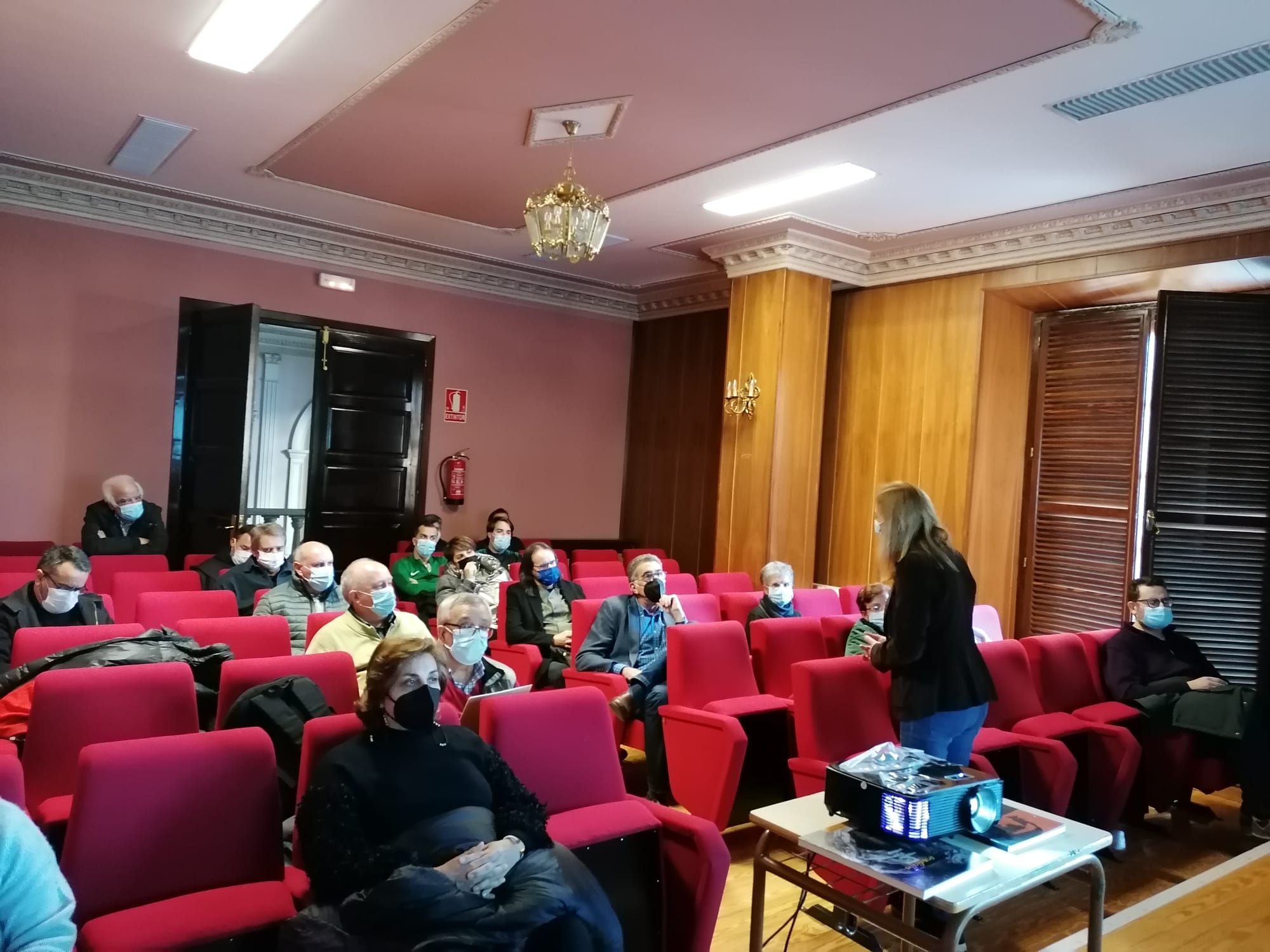 Reunión mantenida en el Salón de Plenos del Ayuntamiento de Alba de Tormes