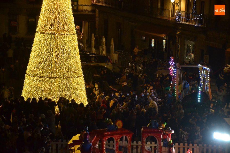 Foto 2 - Multitudinaria bienvenida a la Navidad 2021 en Ciudad Rodrigo