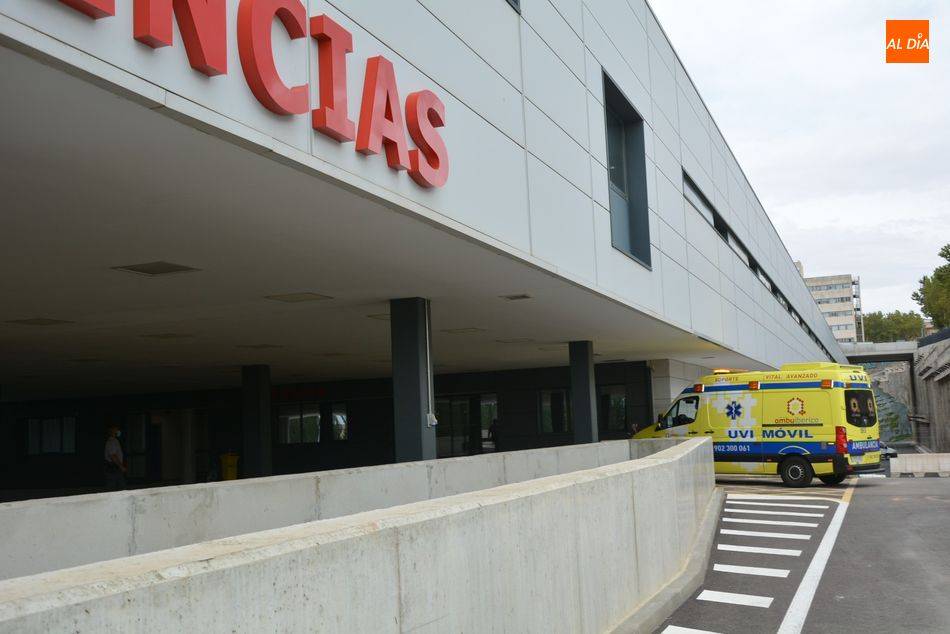 Entrada de Urgencias al nuevo Hospital Universitario de Salamanca. Foto de archivo