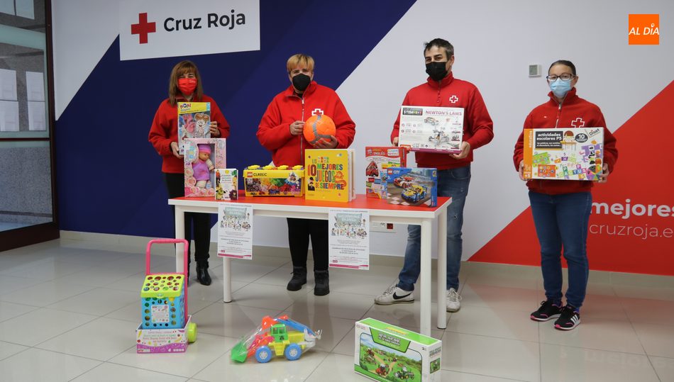 Los responsables de Cruz Roja Vitigudino apelan a la solidaridad de todos para que ningún niño de la comarca se quede sin juguetes esta Navidad / CORRAL