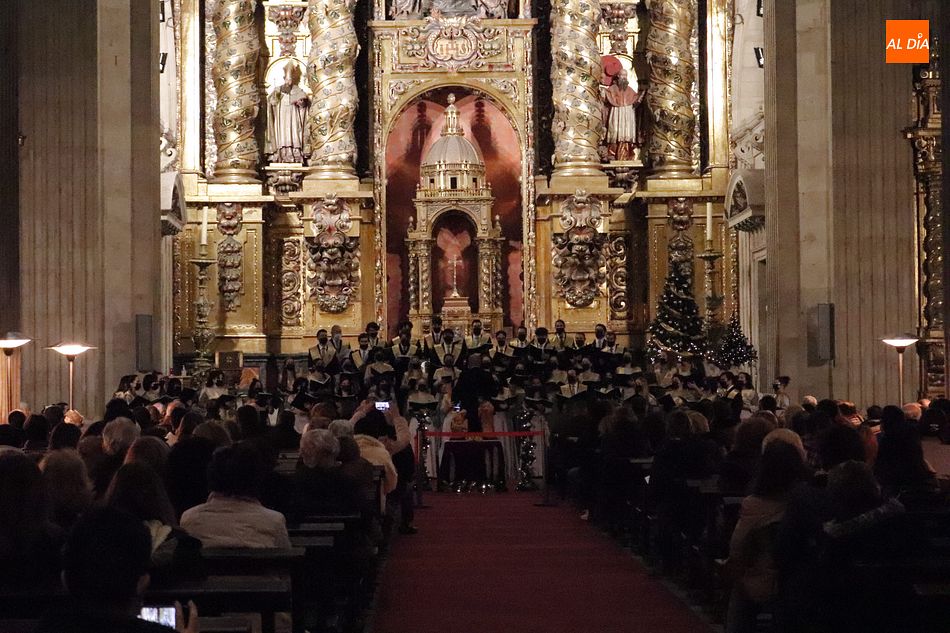 Foto 4 - El Coro Tomás Luis de Victoria endulza la Navidad en Salamanca con su música
