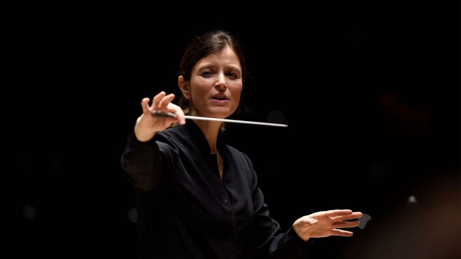 Foto 2 - La directora Debora Waldman dirige mañana a la orquesta sinfónica del COSCYL