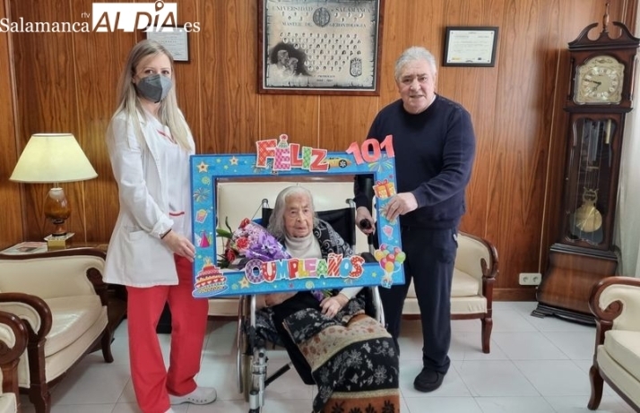 Áurea Turrientes Ruano, feliz con motivo de su 101 cumpleaños