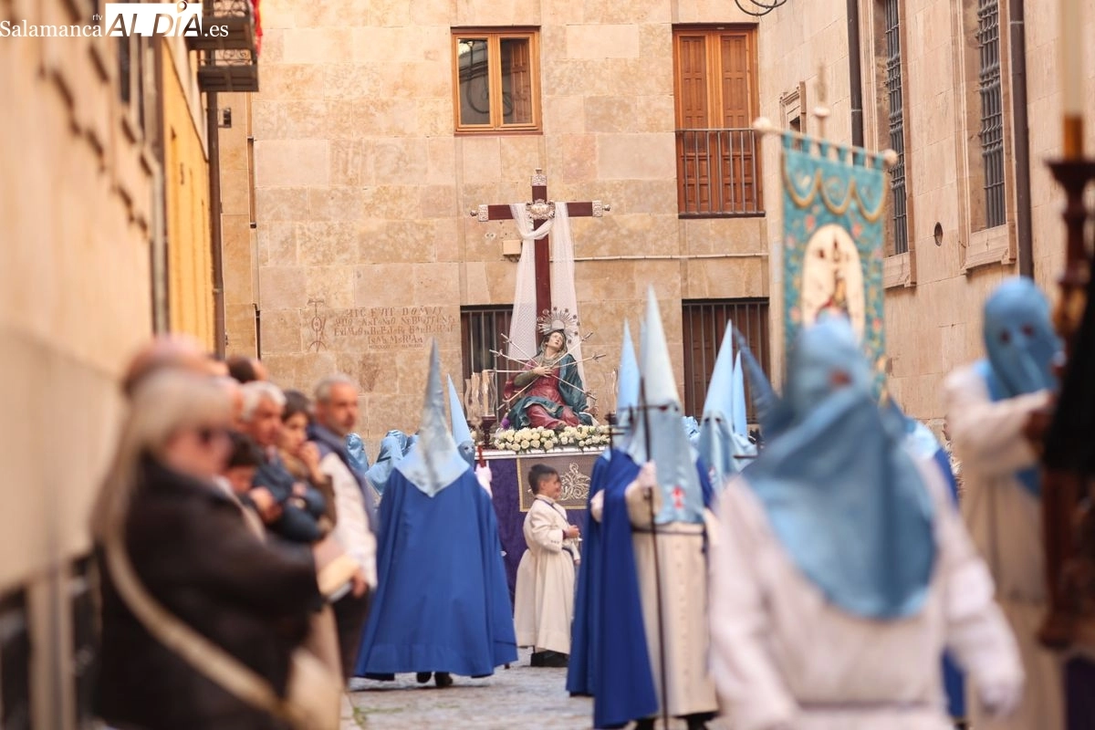 El Santo Entierro vuelve a recorrer las calles de Salamanca | FOTOS: David Sañudo 