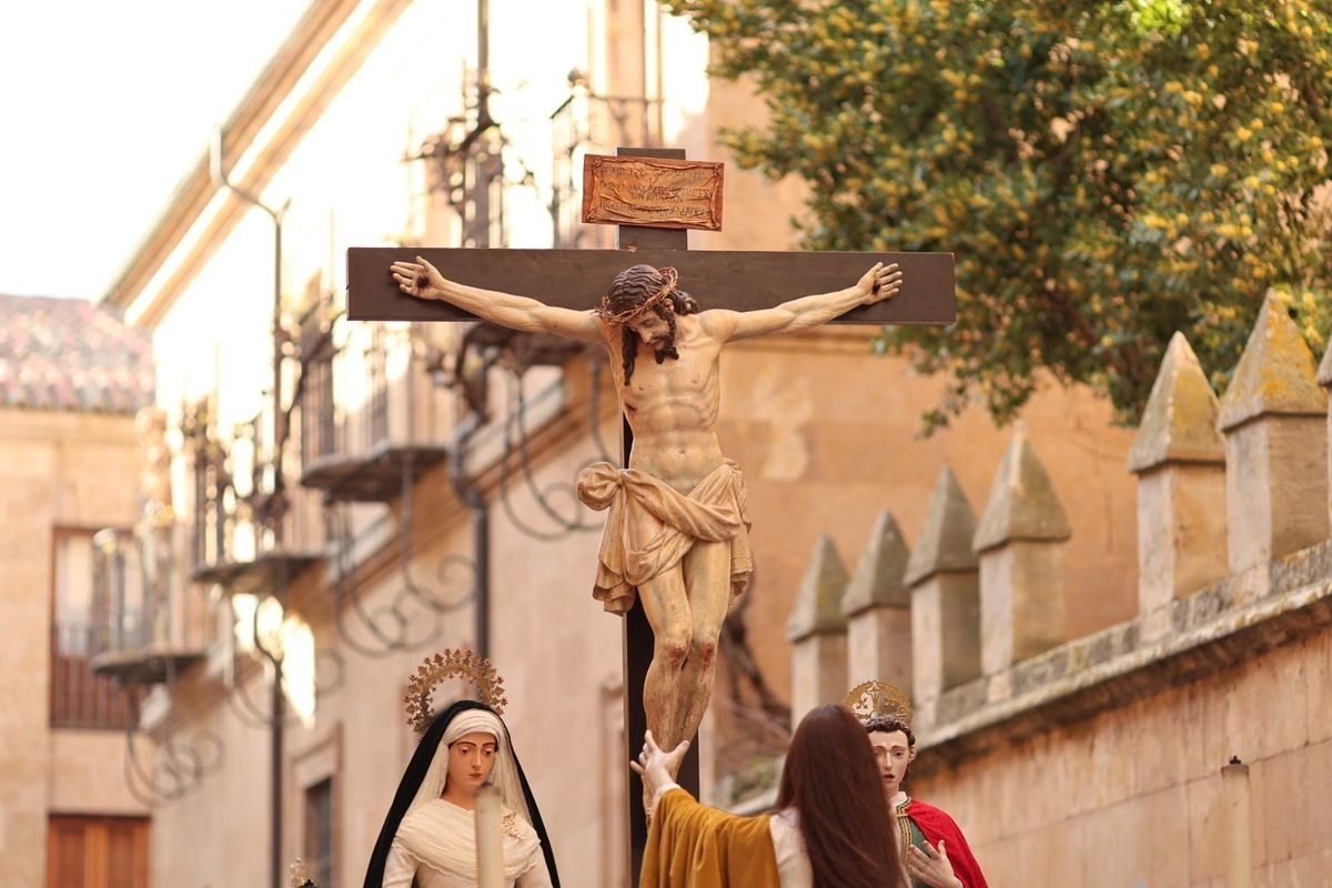 El Santo Entierro vuelve a recorrer las calles de Salamanca | FOTOS: David Sañudo 