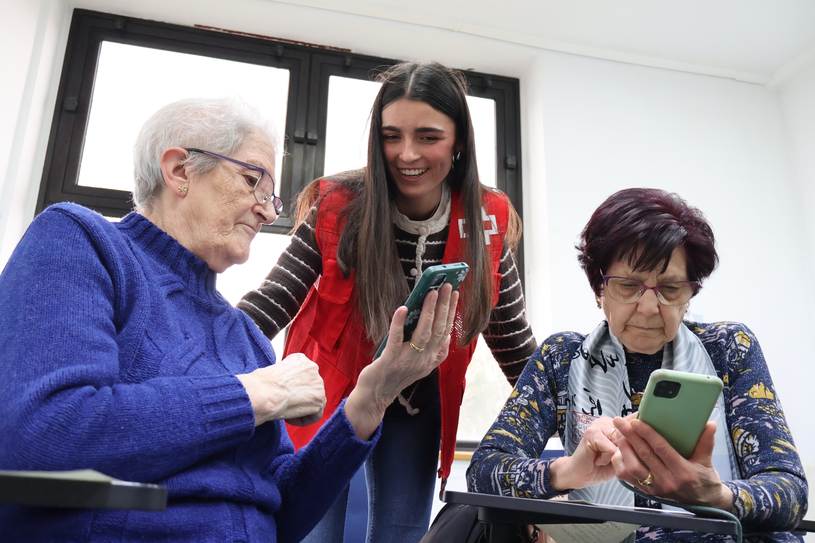 Cruz Roja Ciudad Rodrigo: taller de móviles para mayores