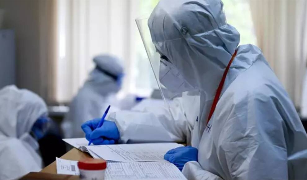 Mañueco insiste en agilizar la administración de las vacunas, los rastreos y los test con equipos móviles